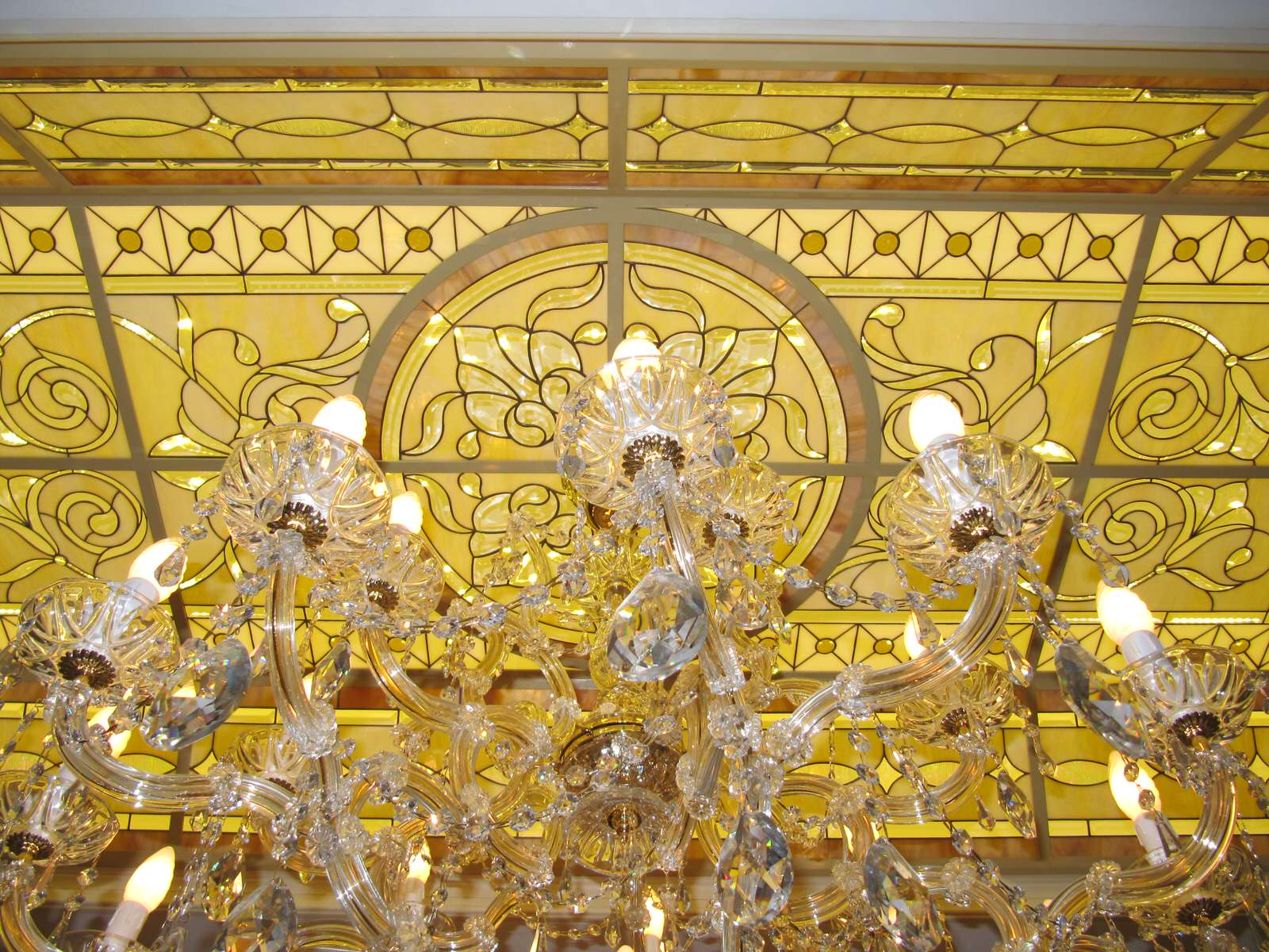 Витражи в интерьере квартиры