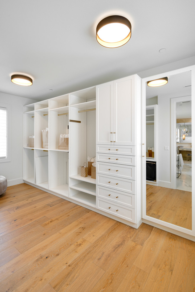 Design ideas for a traditional storage and wardrobe in Portland.