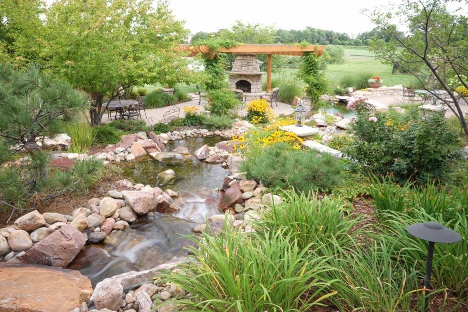Photo of a transitional landscaping in Denver.