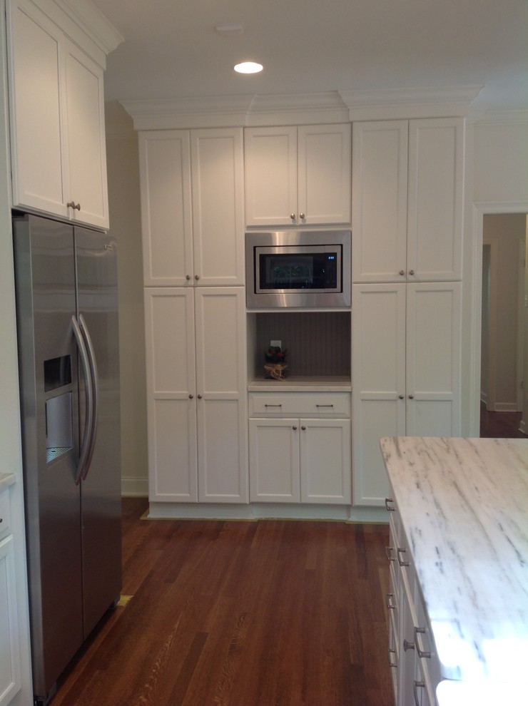 Inspiration for a small transitional home design remodel