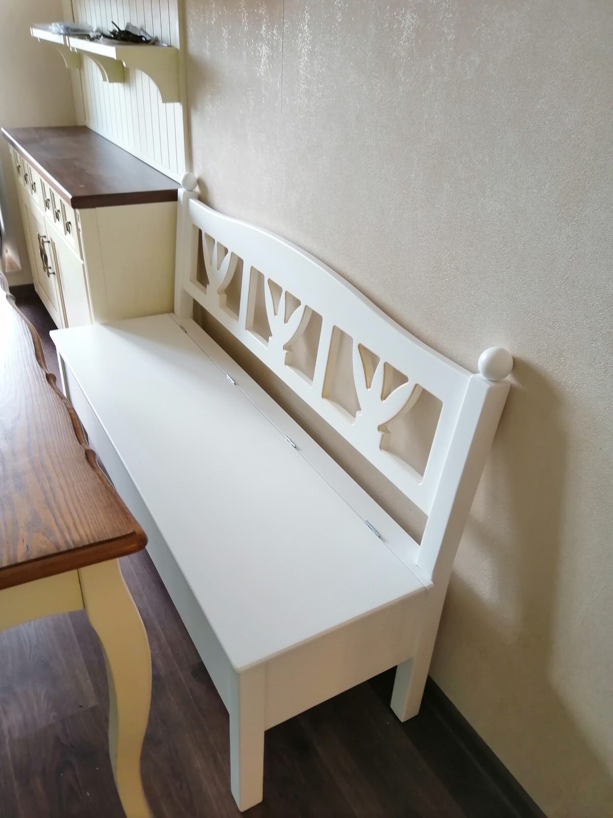 Мебель и аксессуары для кухни.