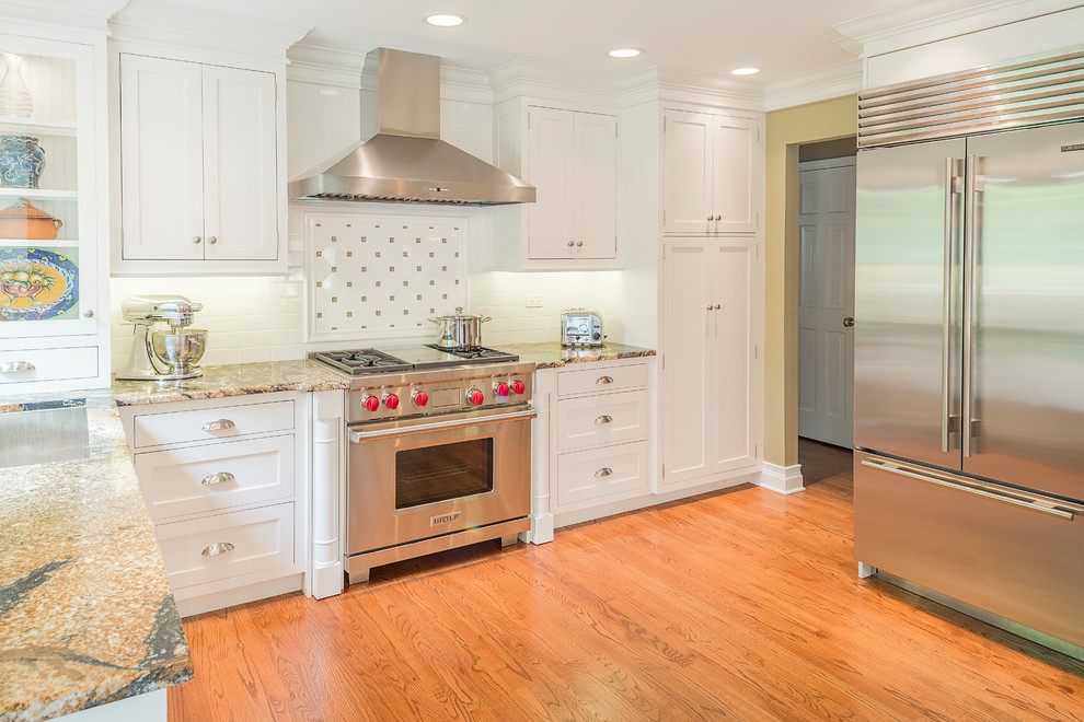 Inspiration for a transitional kitchen remodel in Chicago