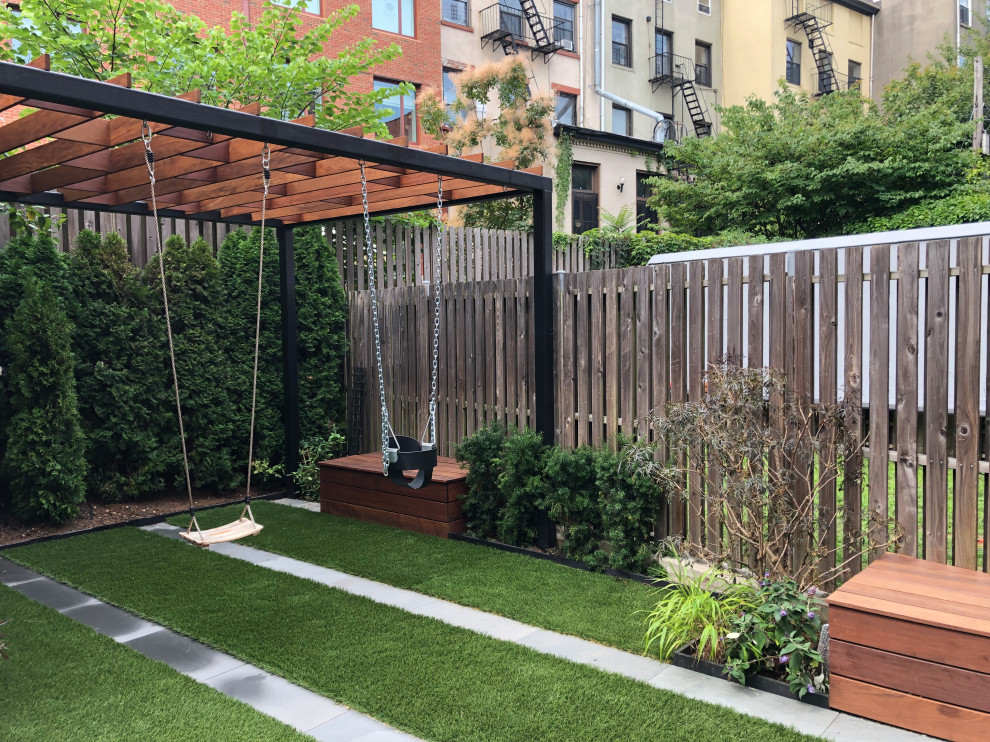 Foto di un giardino minimalista esposto a mezz'ombra di medie dimensioni e dietro casa