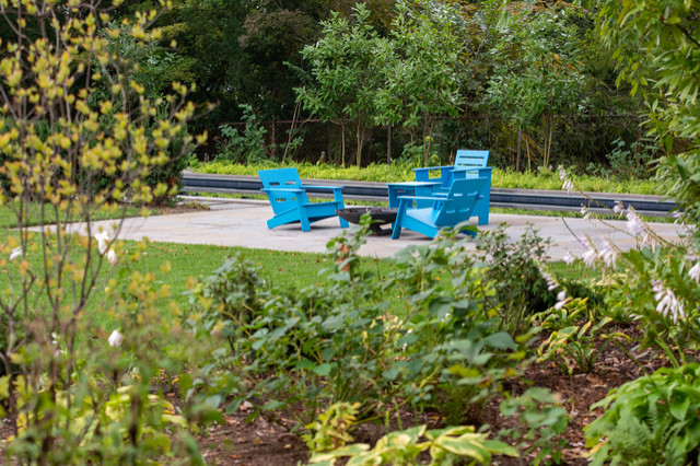 Bluestone patio with fire bowl