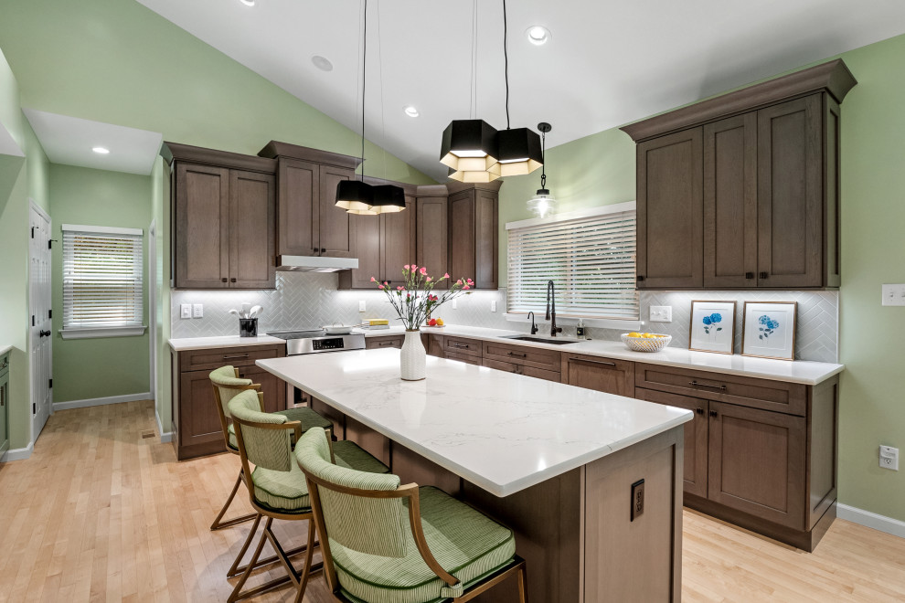 Transitional kitchen photo in St Louis
