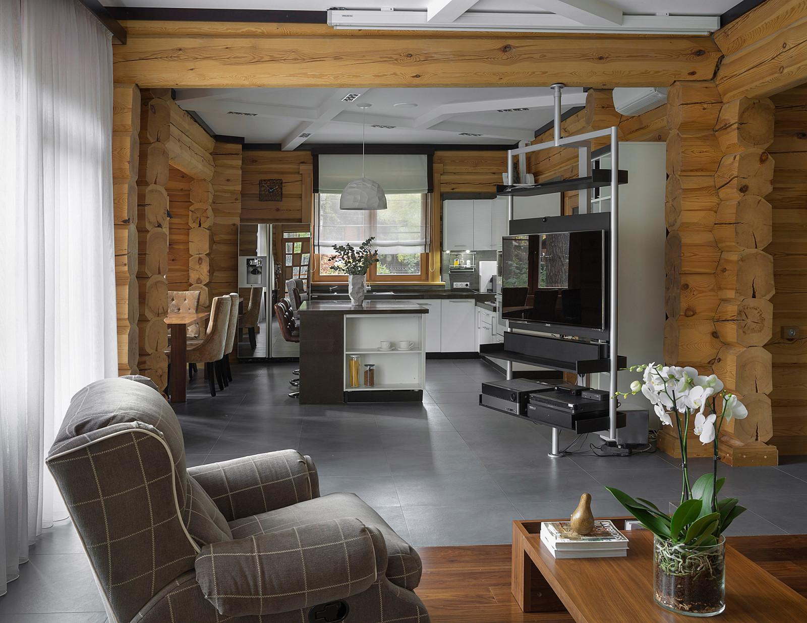 Дом под соснами