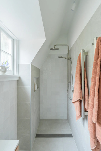 Castlecrag | Tranquil Retreat | Upstairs Bathroom modern-bathroom