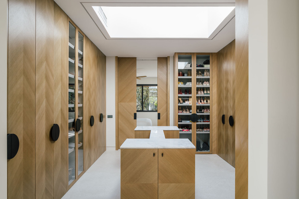 Photo of a contemporary storage and wardrobe in Madrid.