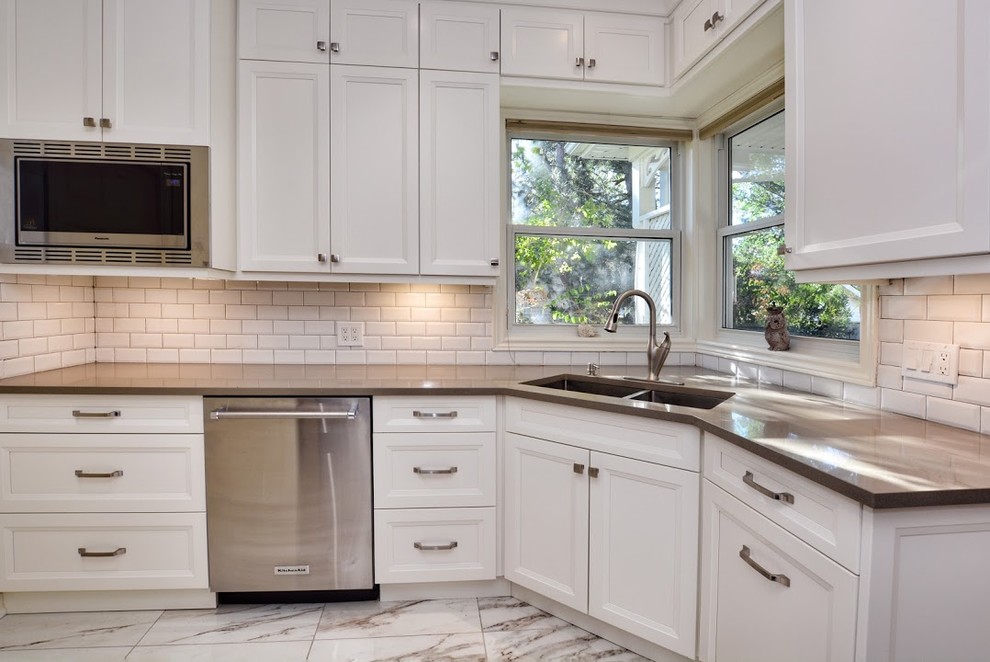 Home design - transitional home design idea in Toronto