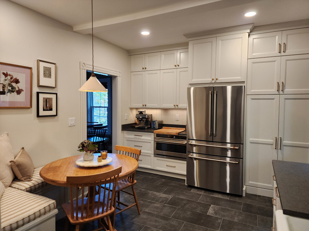 16831 - The Purrfect Kitchen