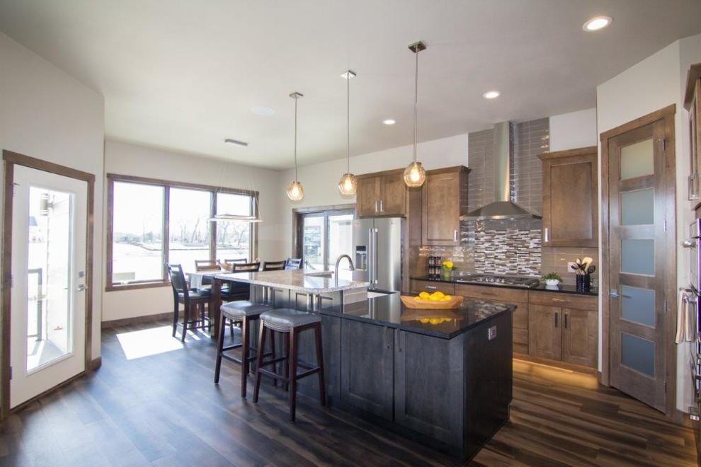 Inspiration for a mid-sized transitional kitchen remodel