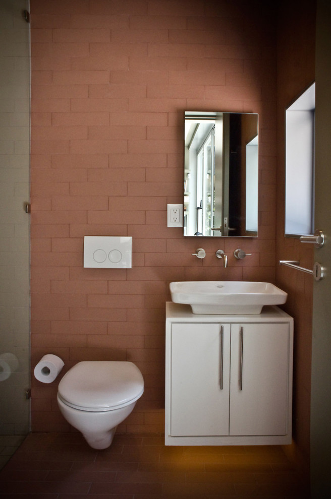 Modern bathroom in Mexico City.