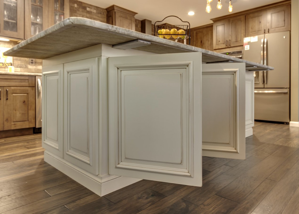 Inspiration for a rustic home design remodel in St Louis