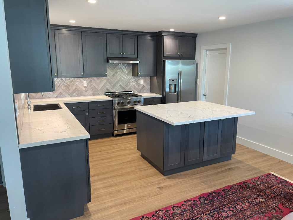 Kitchen - transitional kitchen idea in Santa Barbara