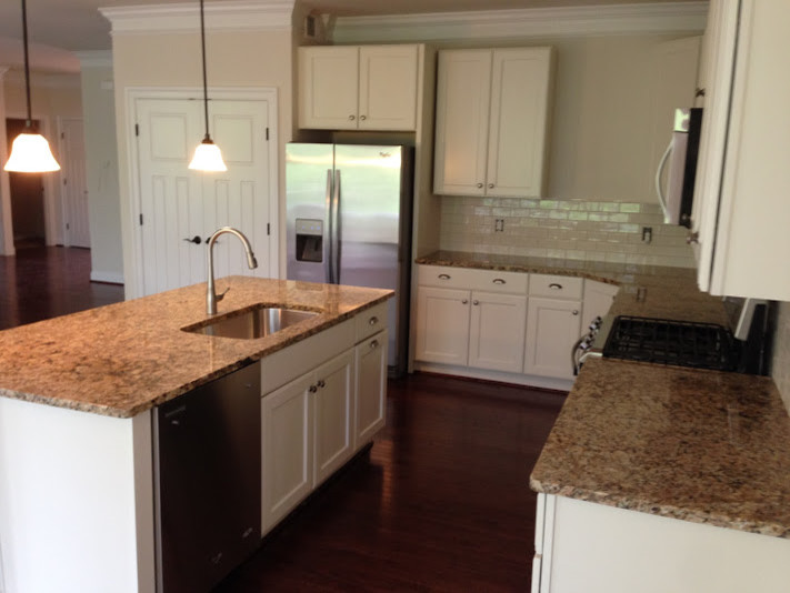 This is an example of a large traditional kitchen in Richmond.