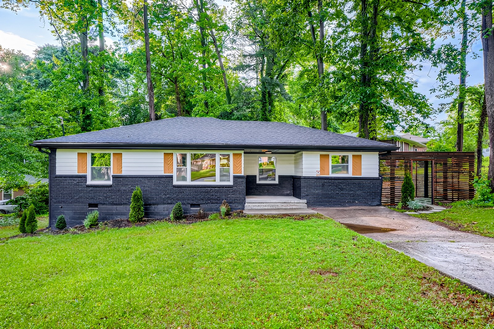 Exterior home photo in Atlanta
