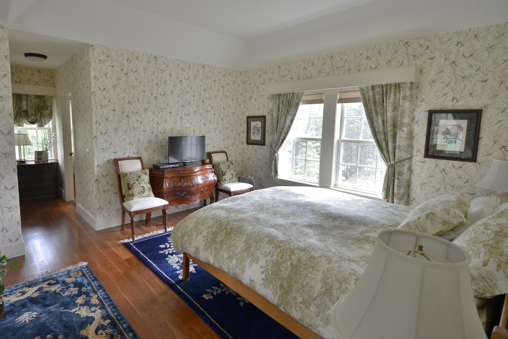 Design ideas for a traditional bedroom in Boston.