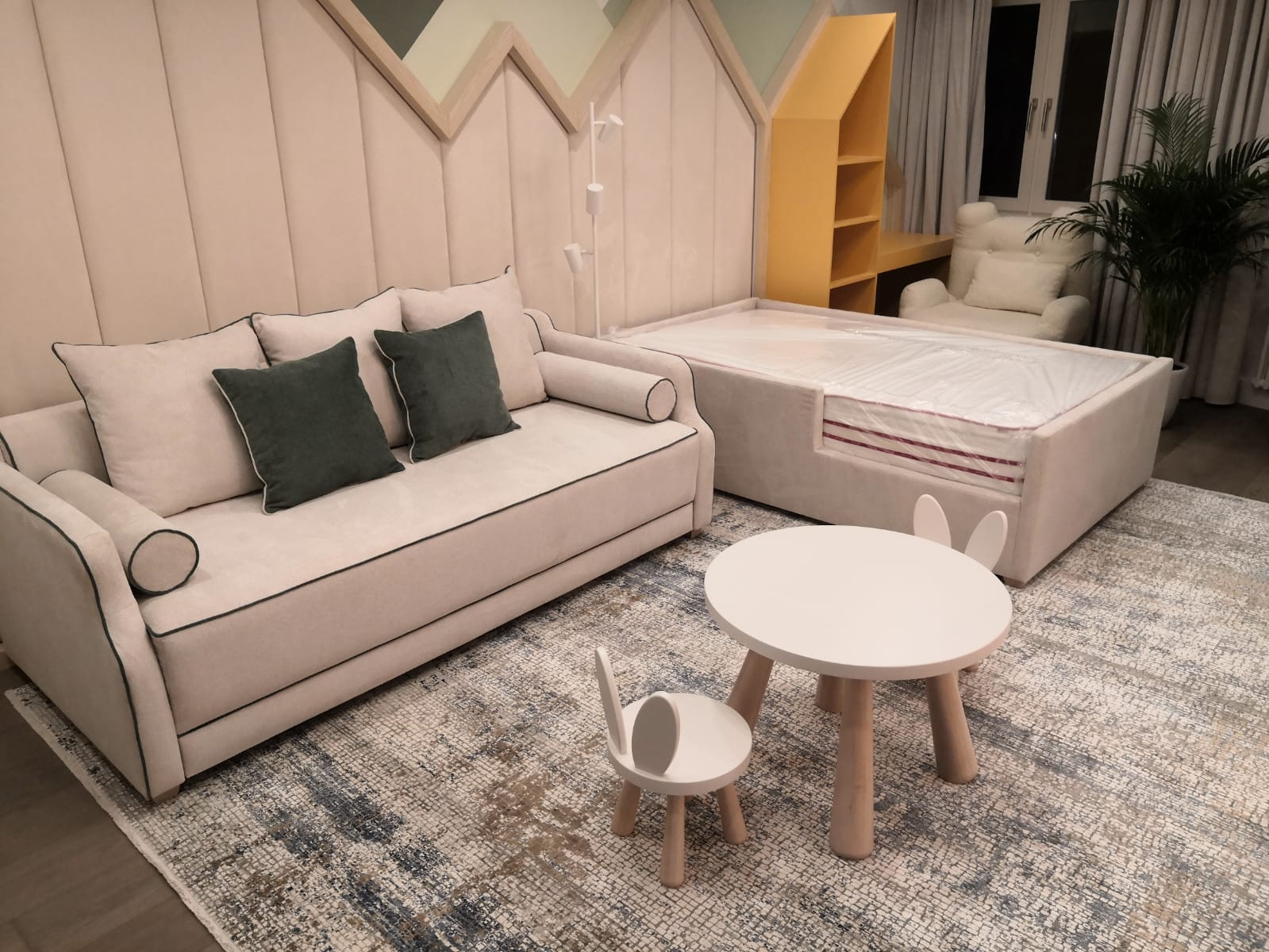 Детская комната \\кровать ,диван ,стеновые панели