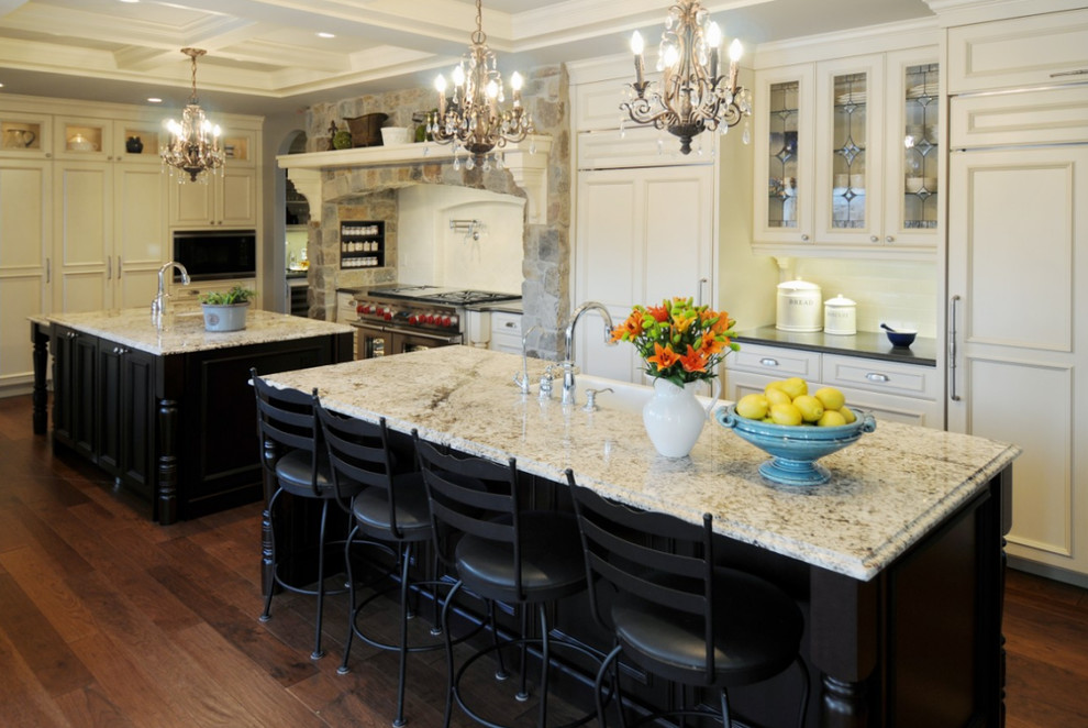 Kitchen - transitional kitchen idea in Miami