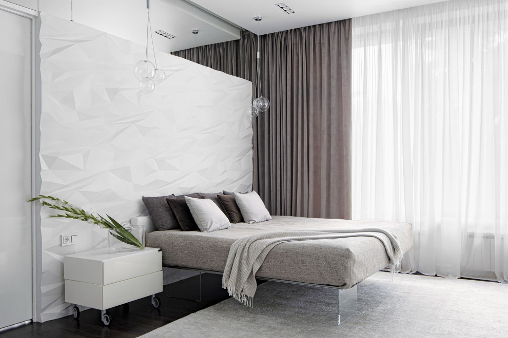 Большой красивый белый дом