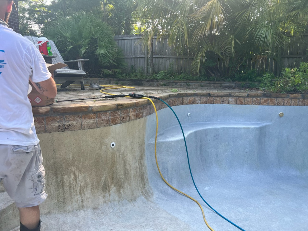 SWIMMING POOL CLEAN UPS