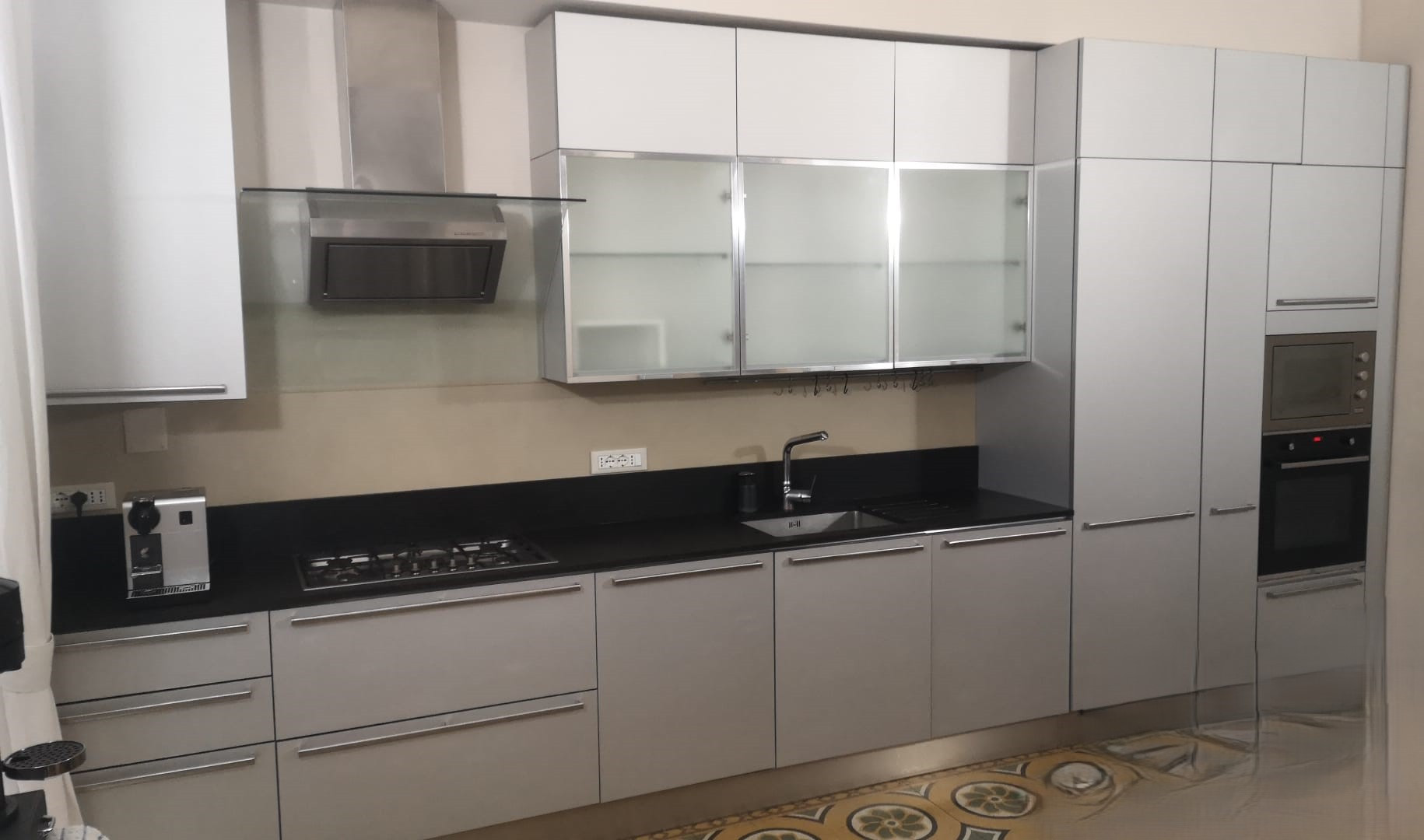 Cucina Veneta con ante in alluminio prima del restyling