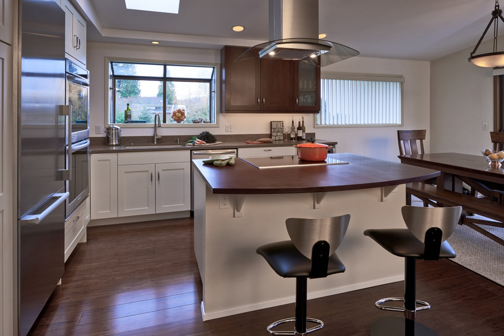 Kitchen - transitional kitchen idea in Seattle