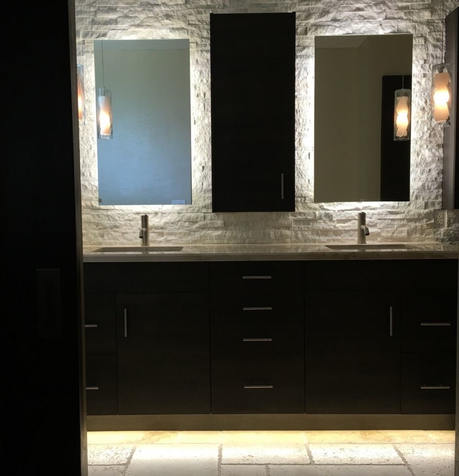 Inspiration for a rustic bathroom remodel in Phoenix