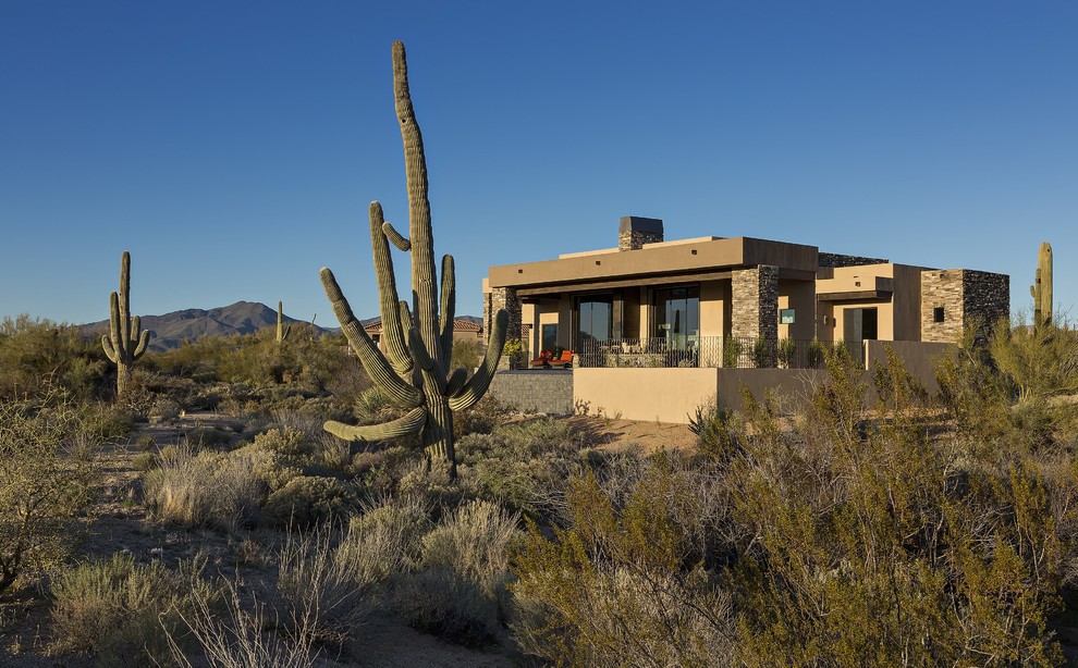Inspiration for a mid-sized contemporary one-storey stucco beige exterior in Phoenix with a flat roof.