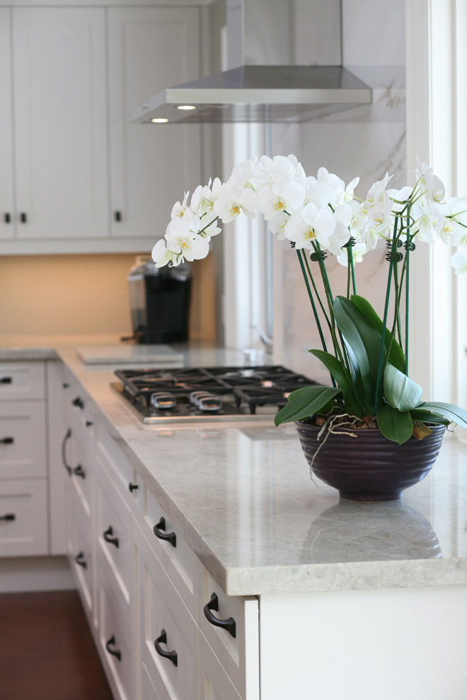 Eat-in kitchen - large transitional l-shaped dark wood floor and brown floor eat-in kitchen idea in Toronto with an undermount sink, shaker cabinets, white cabinets, stainless steel appliances and an island