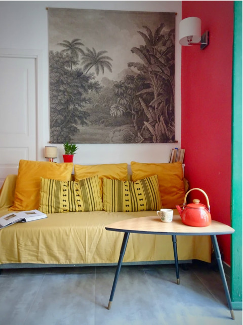 Association de couleurs punchy pour faire vibrer les vacanciers mediterranean-living-room