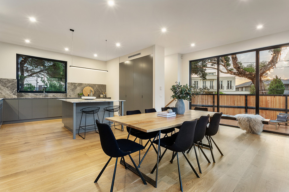 Design ideas for a mid-sized contemporary home design in Melbourne.