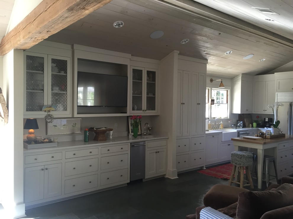 Home design - transitional home design idea