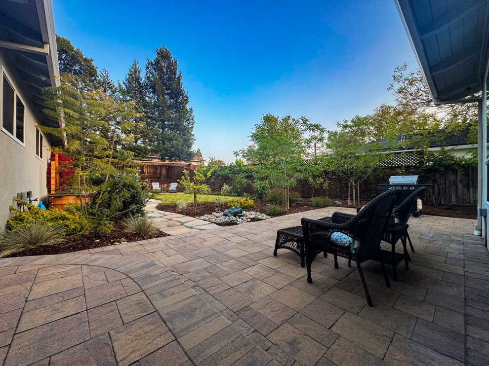 Patio - modern patio idea in San Francisco