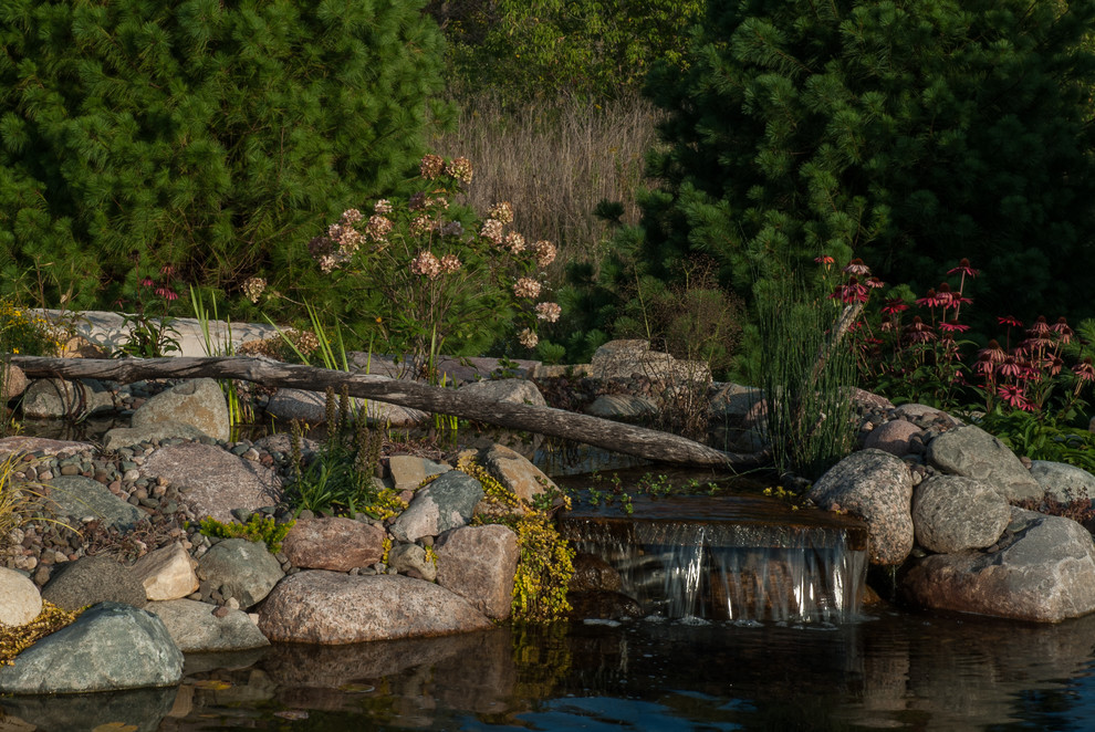 Inspiration for a rustic home design remodel in Milwaukee