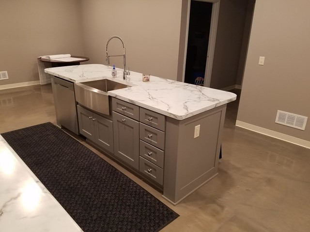 Transitional Kitchen nyklassisk-koekken