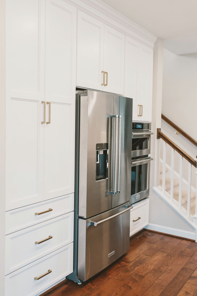 Transitional kitchen photo in Baltimore