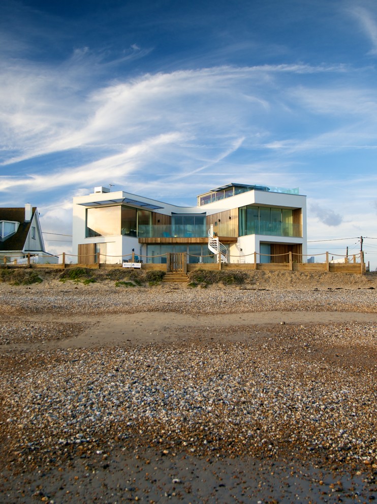 Inspiration for a beach style exterior in Kent.