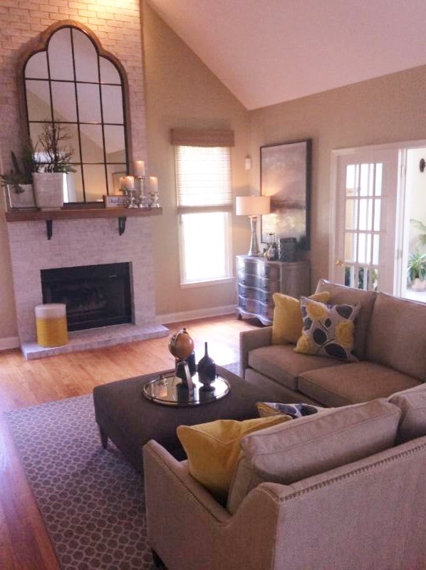 Photo of a transitional family room in Philadelphia.