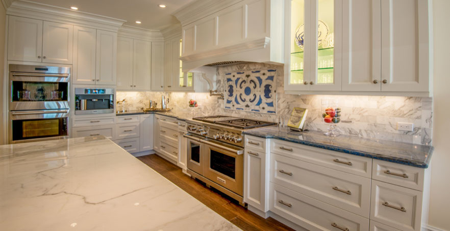 Kitchen - kitchen idea in Miami