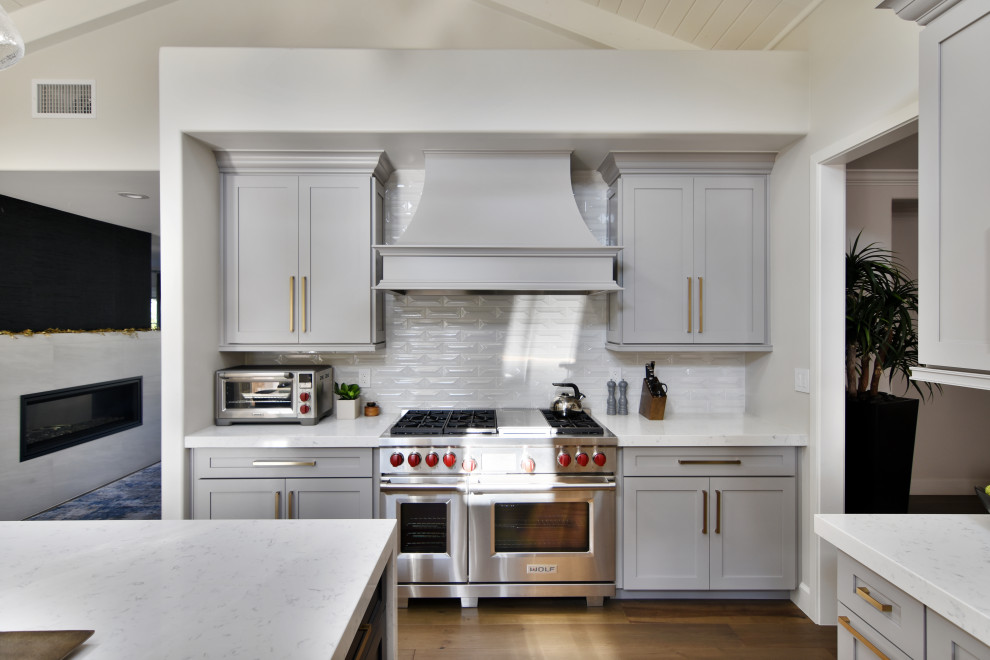 Example of a transitional kitchen design in Phoenix
