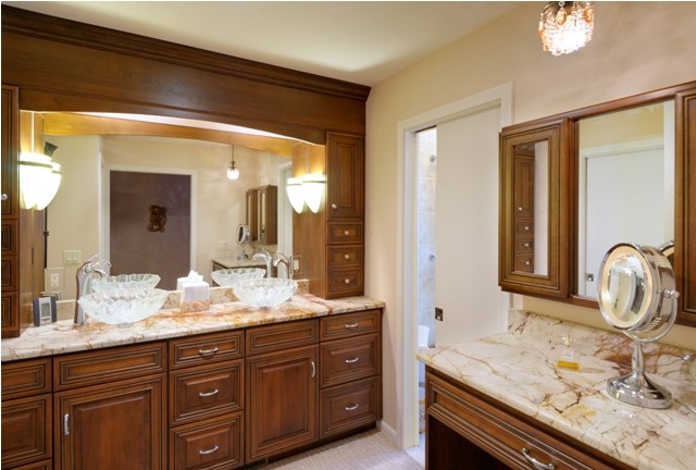 This is an example of a traditional bathroom in Bridgeport.