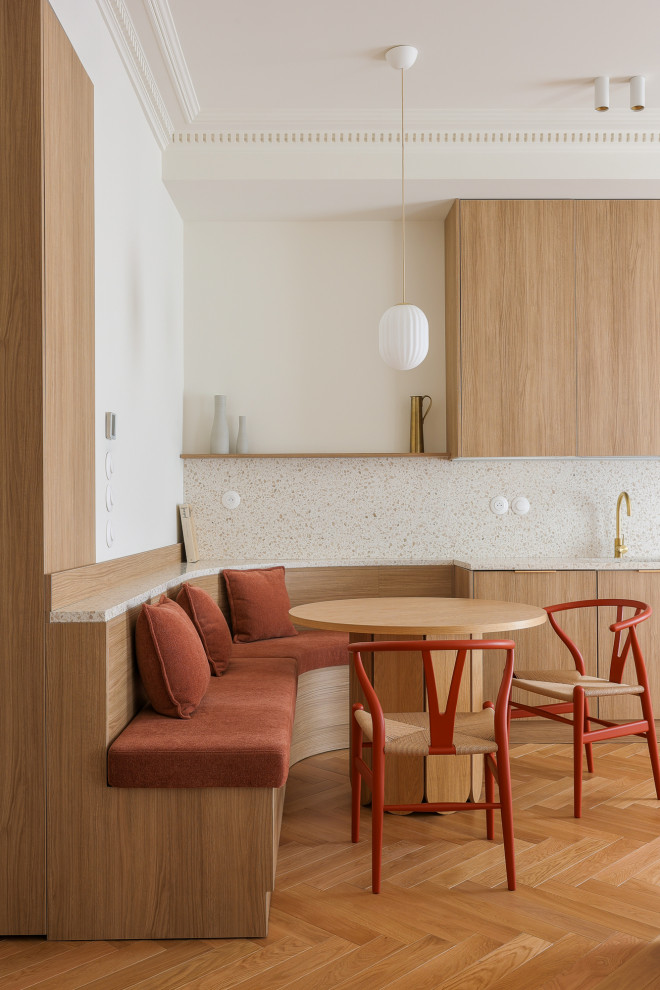 На фото: столовая среднего размера в стиле модернизм с с кухонным уголком, белыми стенами, светлым паркетным полом и коричневым полом без камина