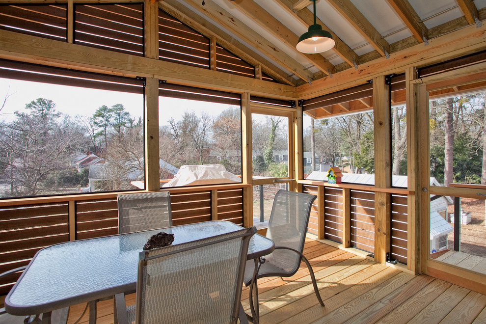 Inspiration for a mid-sized contemporary side yard screened-in verandah in Raleigh with a roof extension.