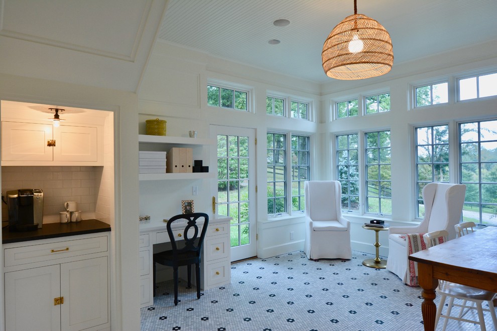 Example of a transitional home design design in Baltimore