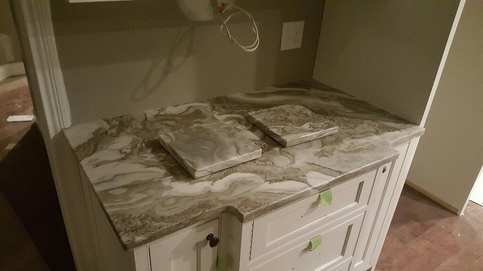Transitional kitchen photo in Cincinnati