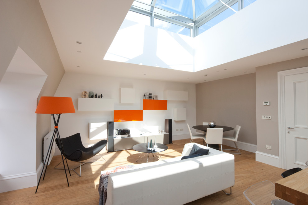 This is an example of a contemporary living room in Glasgow.