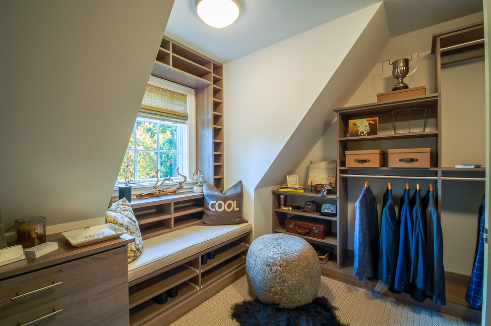 Mid-sized beach style men's dressing room in Minneapolis with flat-panel cabinets, light wood cabinets and carpet.