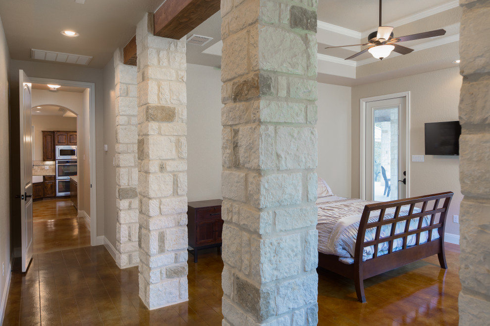 Example of a mountain style home design design in Austin
