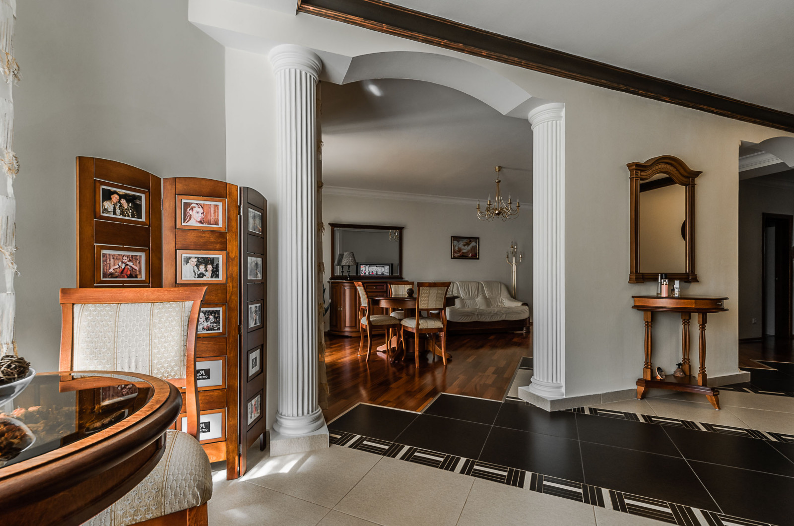 Двухкомнатная квартира в классическом стиле  и ароматом кофе.Съемка для продажи.